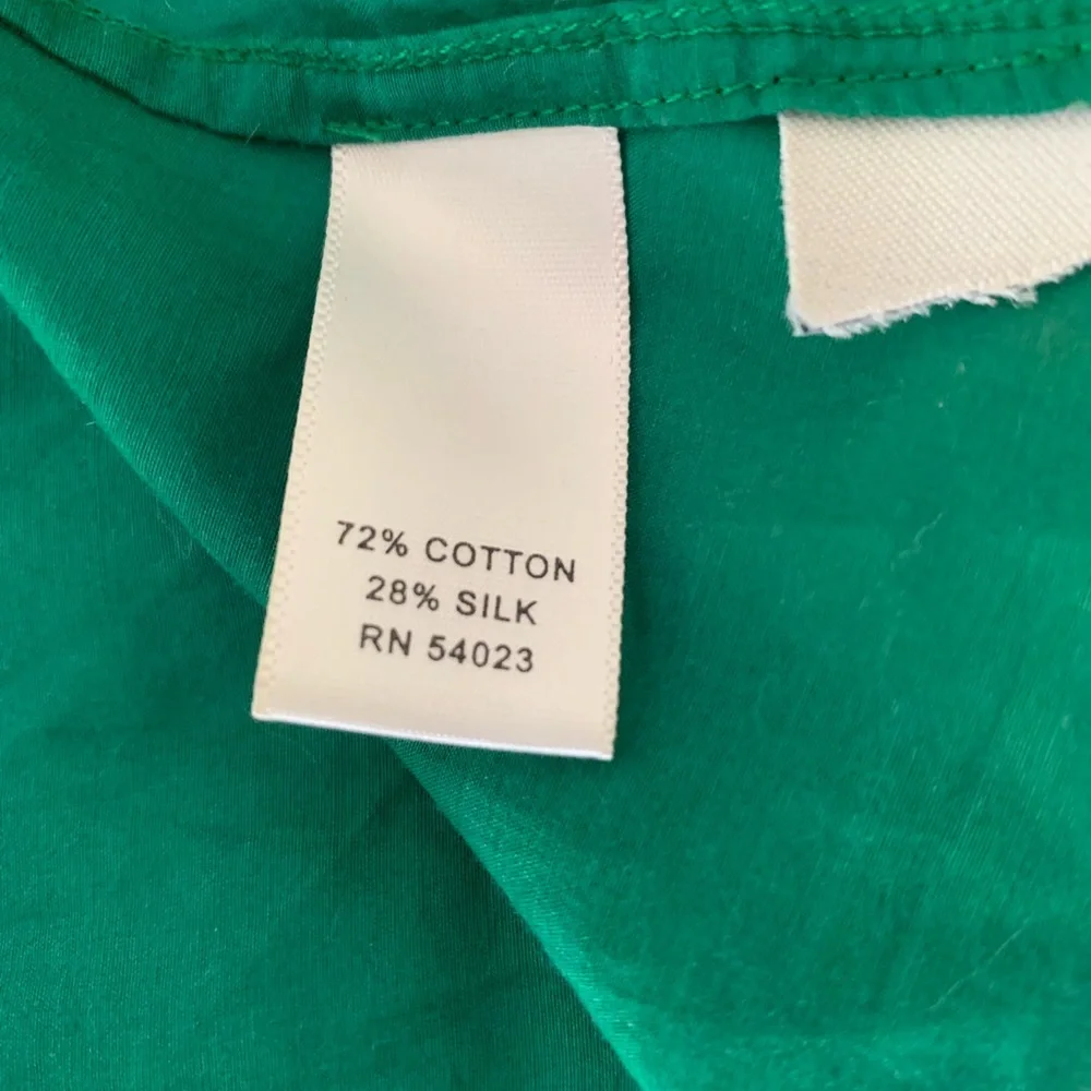 Banana Republic green cotton/silk blouse. Size 10 - Picture 4 of 4